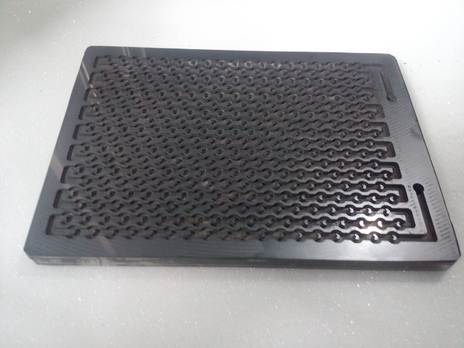 Pllakë mikroreaktive e karbitit të silikonit (1)